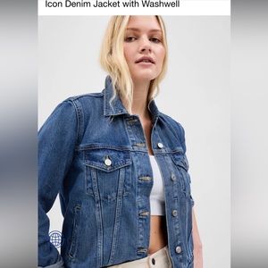 GAP Women’s Iconic Denim Jacket